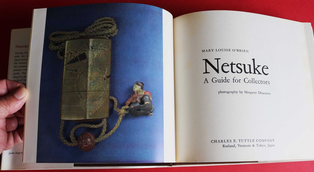 NETSUKE a Guide for Collectors, obra de referência (Reserva JC)