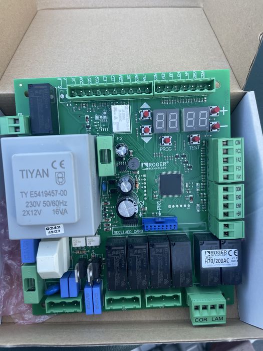 Central de comando para portão automático Roger H70/200AC