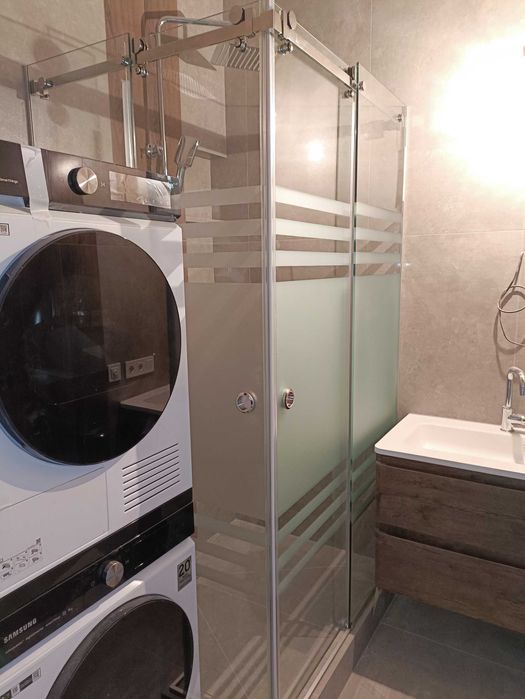 Нестандартные стеклянные душевые кабинки и перегородки