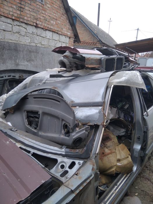 Продам бмв е34 по запчастям