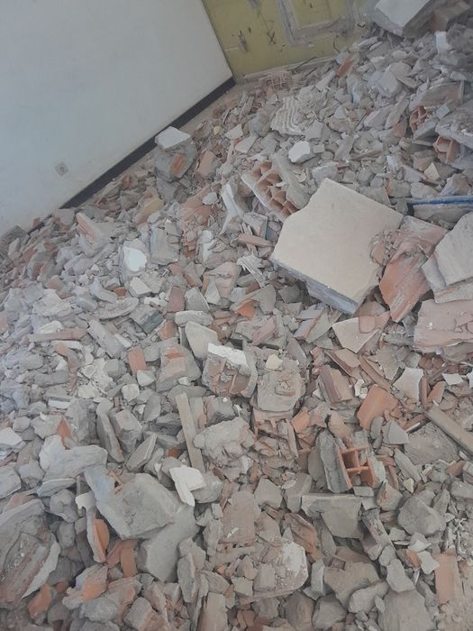 Faço cargas de entulho