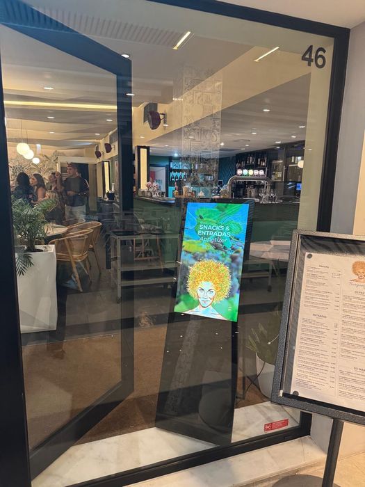 Totem Publicitário 32” Full HD – ÚLTIMAS UNIDADES / Venda rápida