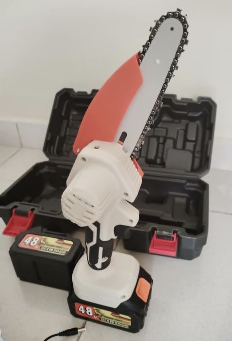 Tesoura de poda Nova  com 2 Bateria de 48w na sua Caixa Selada.