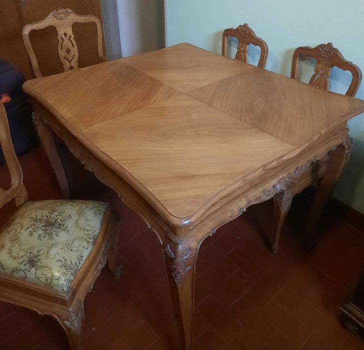 Vendo Mesa + 4 cadeiras