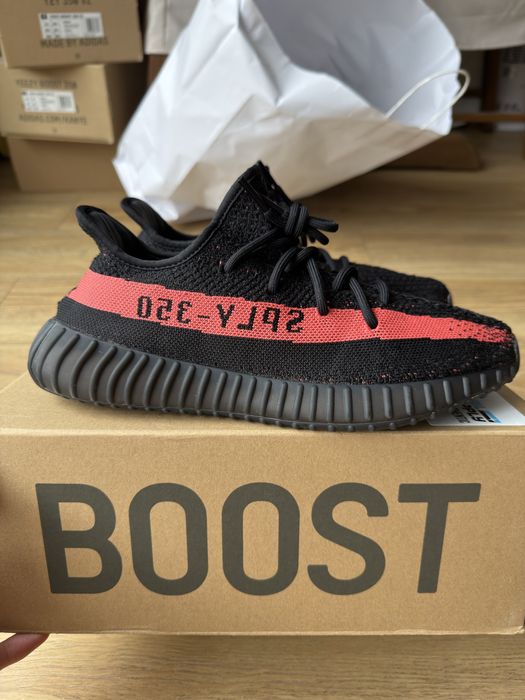Adidas Yeezy Boost 350 V2 Red Stripe buty sneakersy czarne niskie 44