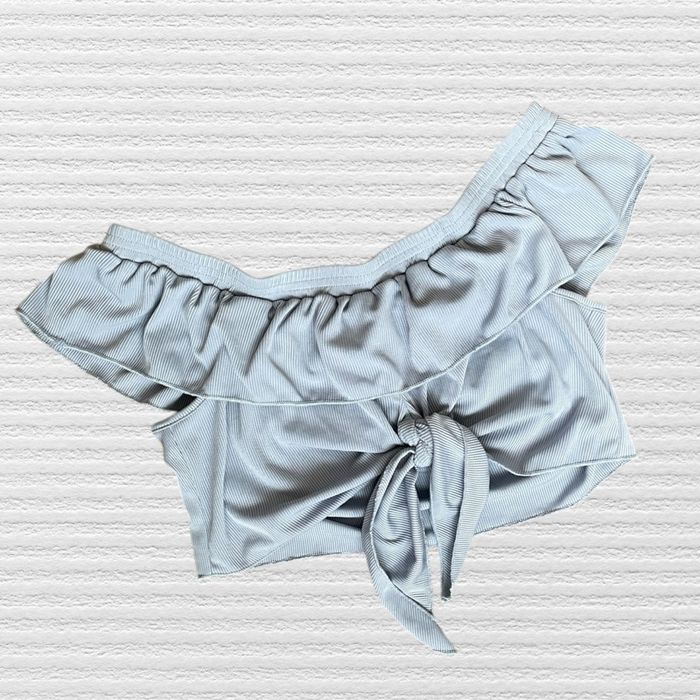 Жіночий топ різних фасонів