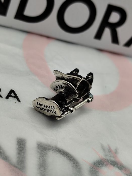 Conta Maléfica da Pandora brilha no escuro