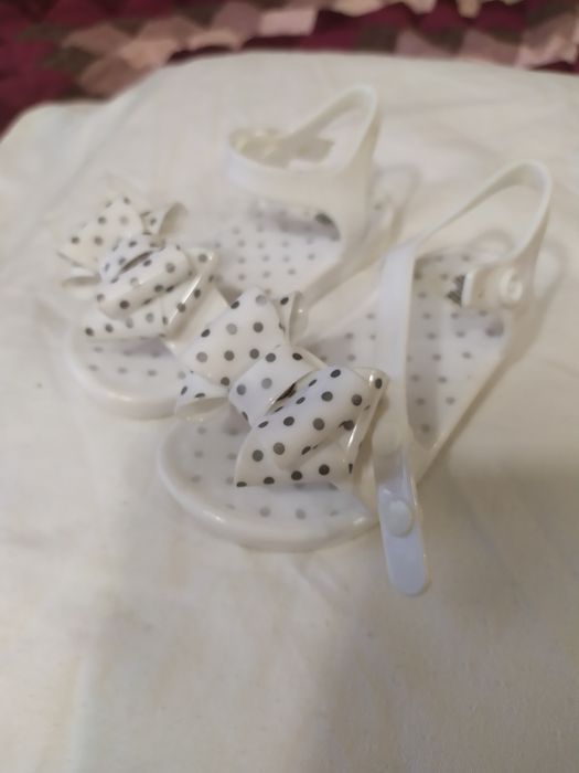 Продам босоніжки для дівчинки