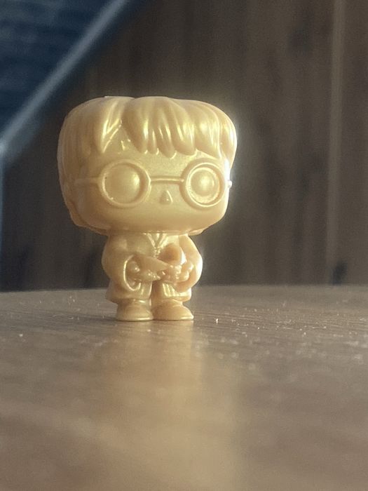 Золота фігурка Гаррі Поттера