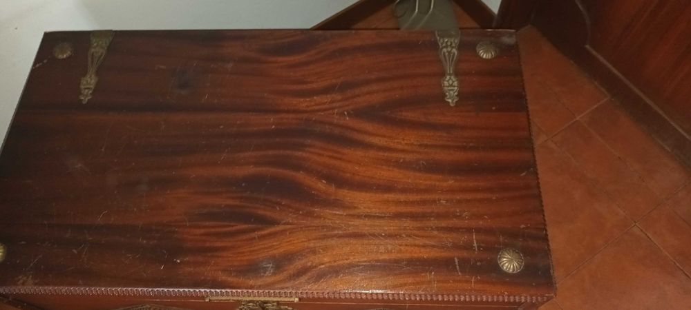 Arca/baú antiga de madeira