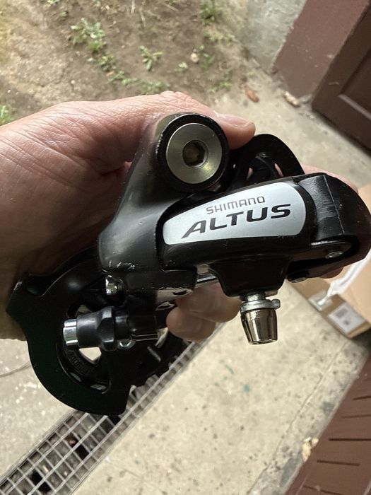 Tylna przerzutka Shimano Altus