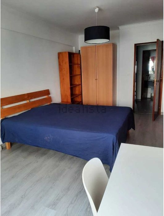 Quarto em Apartamento com 4 quartos - Carcavelos