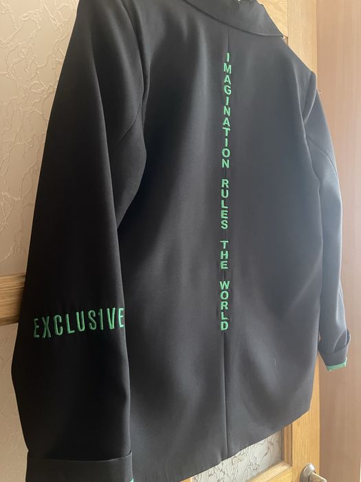 Продаю жакет чорного кольору