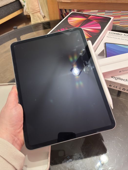 iPad Pro 11” M1 256 GB + Apple Pencil + Logitech Combo Touch | ZESTAW