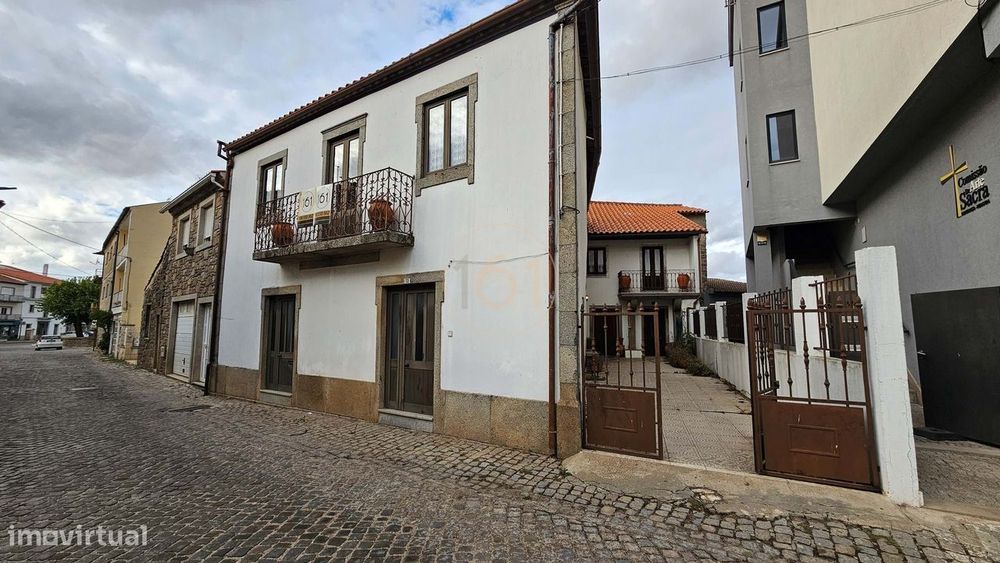 Duas Casas em Sendim - Miranda do Douro — Sendim E Atenor, Bragança