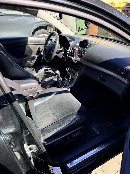 Toyota avensis 2005 r