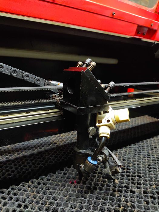 Máquinas de Corte e Gravação a Laser CO2 - 80W/70x50cm e 100W/90x60cm