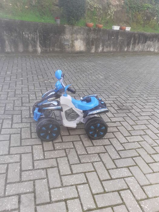 Moto 4 de criança
