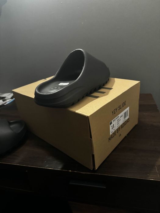 Yeezy Slides Pretos
