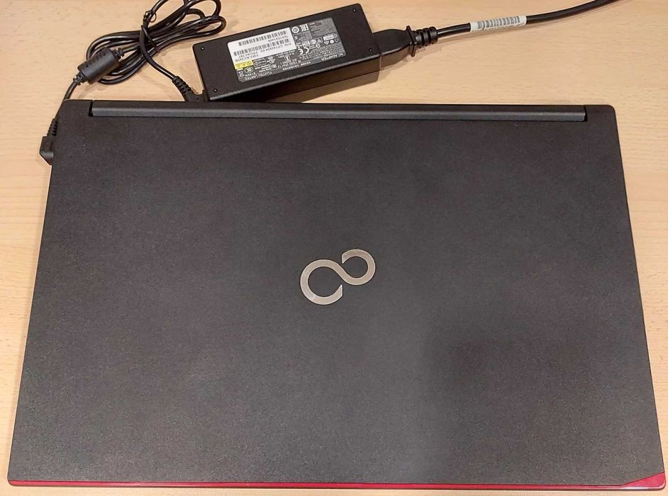 Ноутбук Fujitsu Е556p 15,6' 3855U DDR4 4GB HDD 500GB