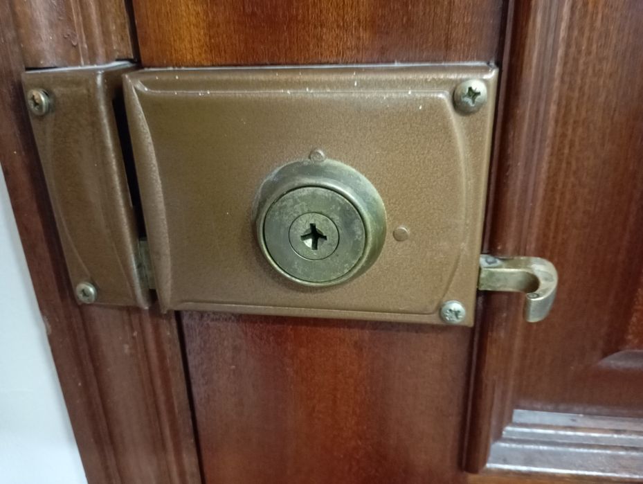 Fechadura de sobrepor