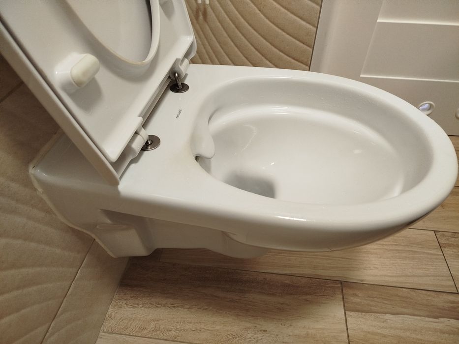 Miska WC podwieszana rozstaw 18 cm