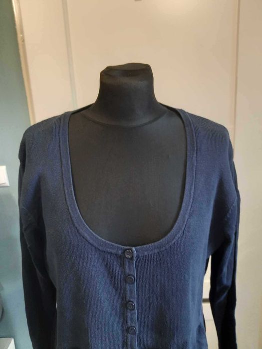 Granatowy sweter