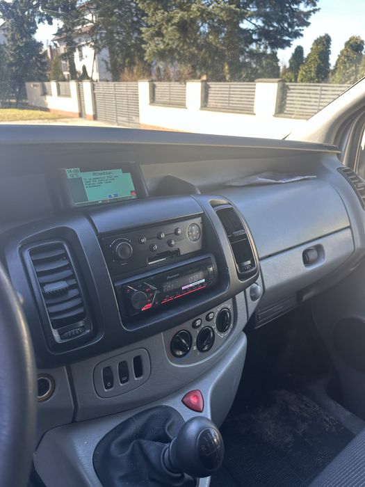 Renault Trafic 1.9 DCI 9 osobowy 2004r. NAVI