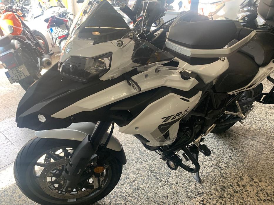 Benelli TRK 502 de 2022 optimo Estado, Kit Malas, Farois Auxiliares