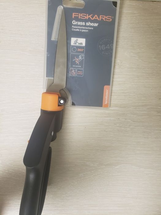 Садові ножиці Fiskars