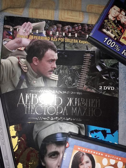 Кассеты аудио , видео, диски. Много.