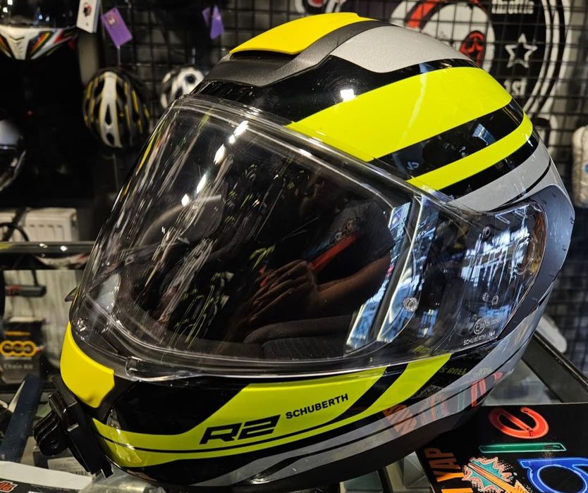 Мотошолом Schuberth R 2