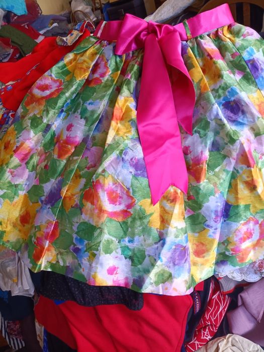 Roupinhas de criança  vestido muito lindo pode servir para o dia a dia como para uma festa tecido muito bom aproveite porque é barato