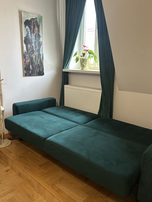 Zestaw welurowy - rozkladana sofa+2 pufy+3 pary zasłon