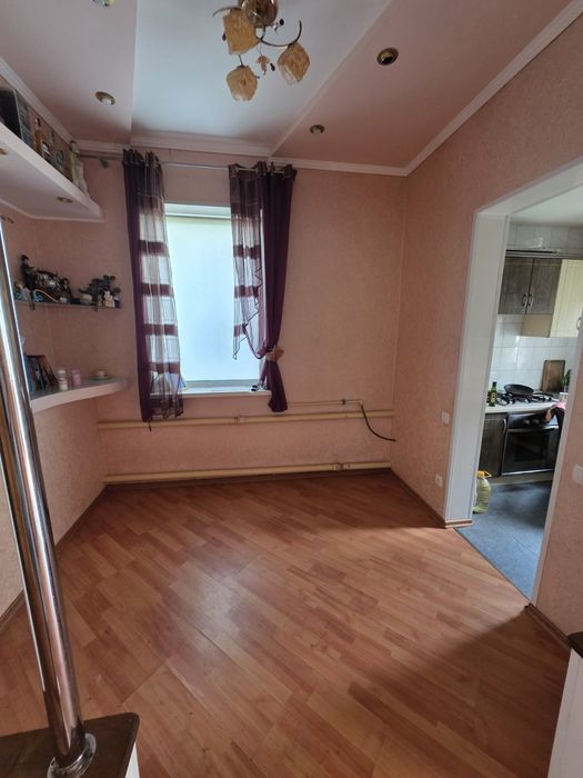 Продам  крутезний будинок в центрі міста з гаражем на три автомобіля