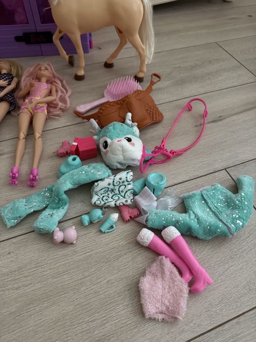 Кукли barbie та шкаф одягу