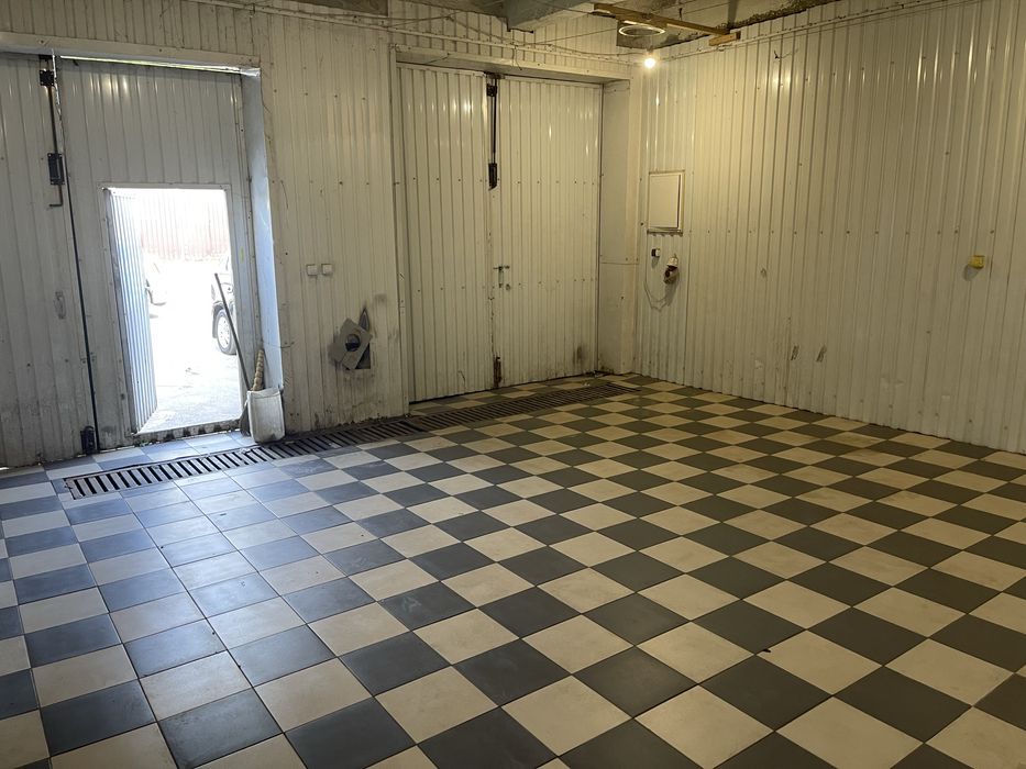 Бокси під ремонт авто, автомийка, склад.