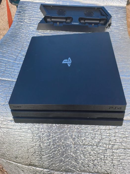 Ps4 Pro 1TB + extras