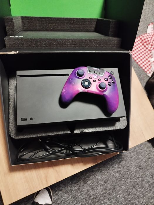 Xbox series x, pad, okablowanie, pudło, gra