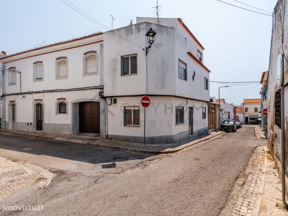 Moradia T2+1 com terraço no Centro de Lagoa
