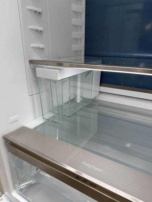 Топ/Вбудований холодильник Miele KFN7785