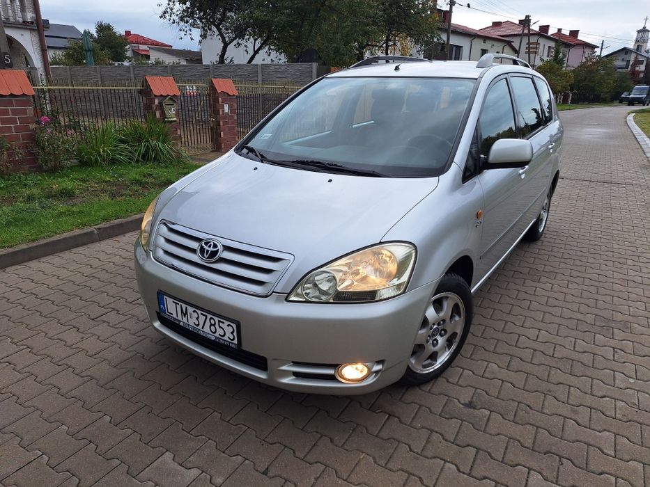 Toyota Avensis Verso