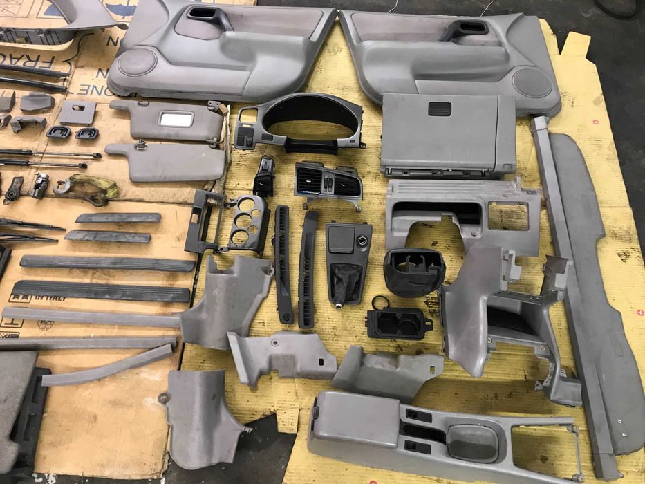 Запчастини салону Комплект накладка Nissan Primera P11 розборка