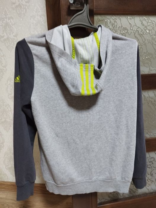 Кофта adidas оригінал в дуже хорошому стані