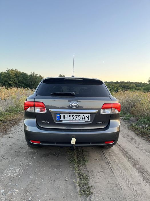 машина Toyota Avensis diesel