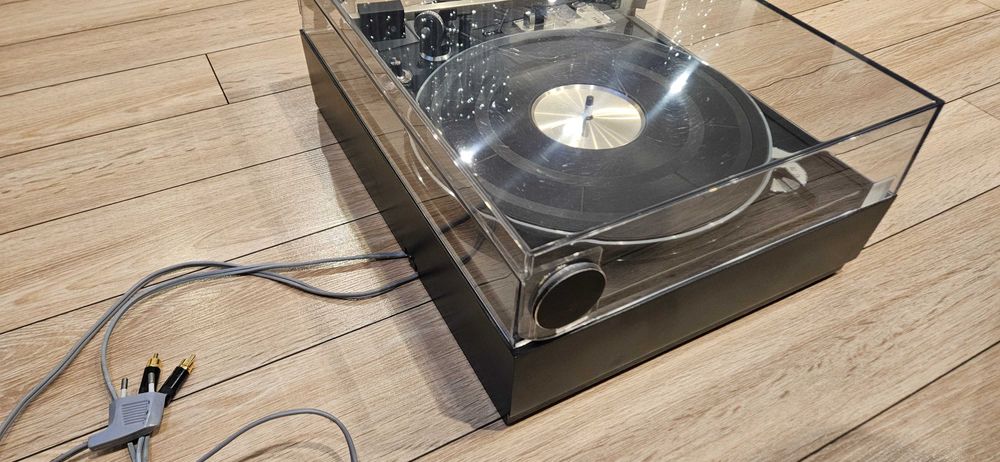 Gramofon ELAC w bardzo dobrej kondycji ( automat z zmieniarką płyt)