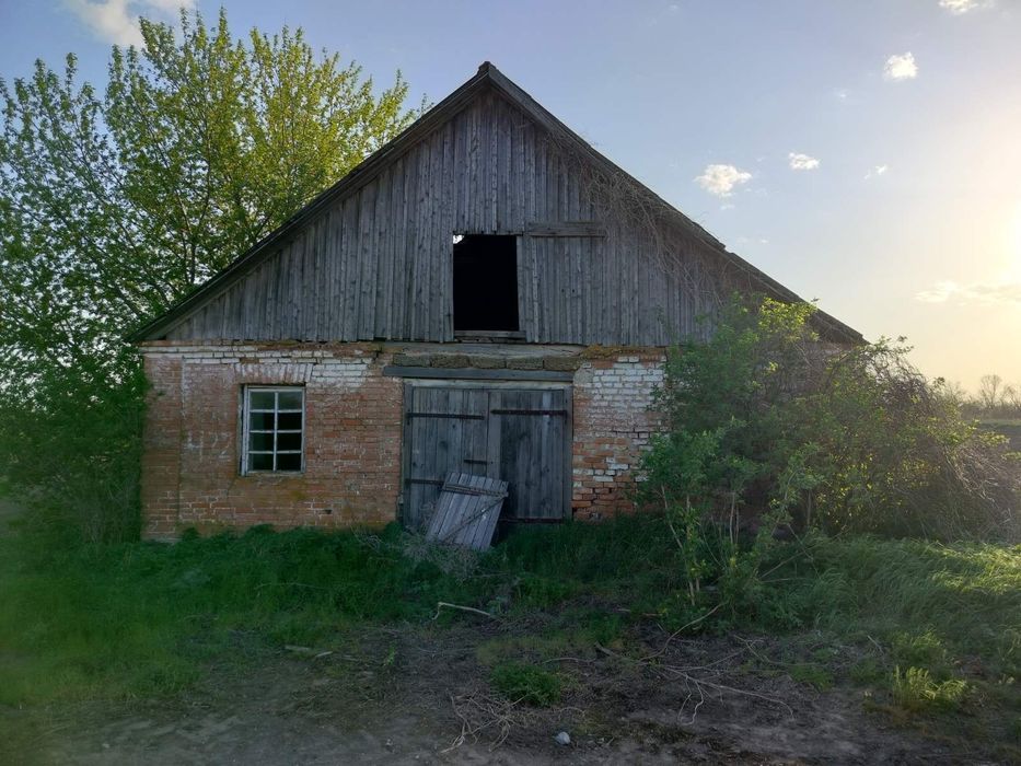 ПРОДАМ-нежитлова будівля площею 630 кВ.м,склад, ферма, с.Нехвороща