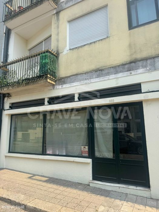 Espaço comercial à venda na Rua de Martim Moniz - Porto