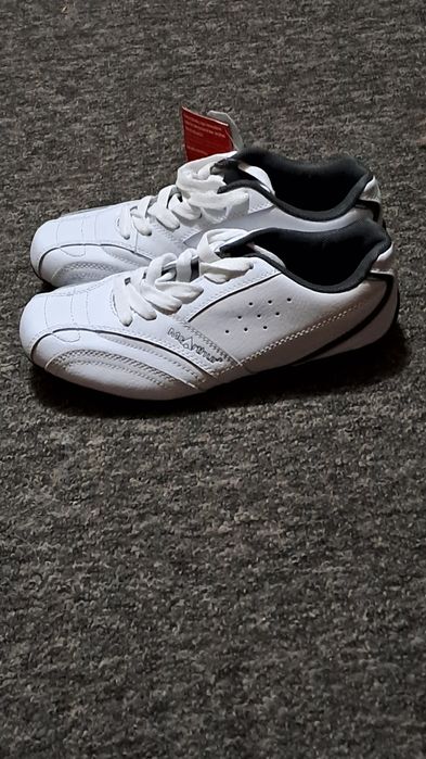 Witam sprzedam buty damskie