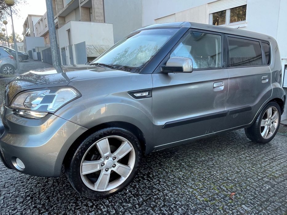 Kia Soul cinzento